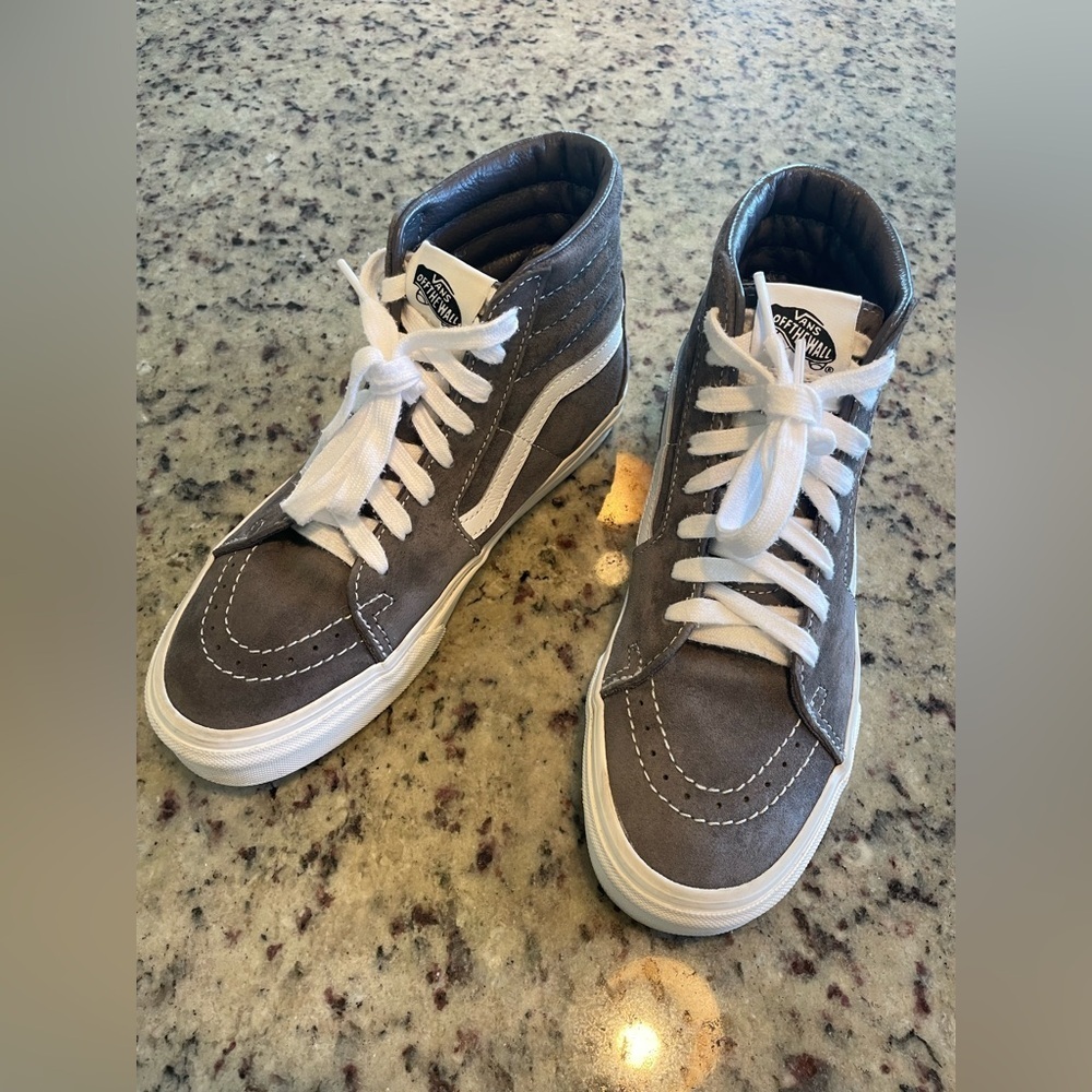 New Vans Sk8-Hi suede sneakers in Rabbit/Snow White size 7 retail $80